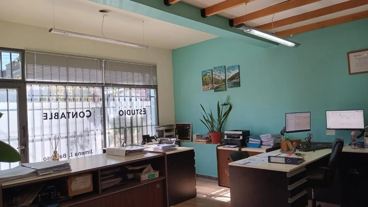Departamento en Esquel + Local Comercial + Galpón. foto 4