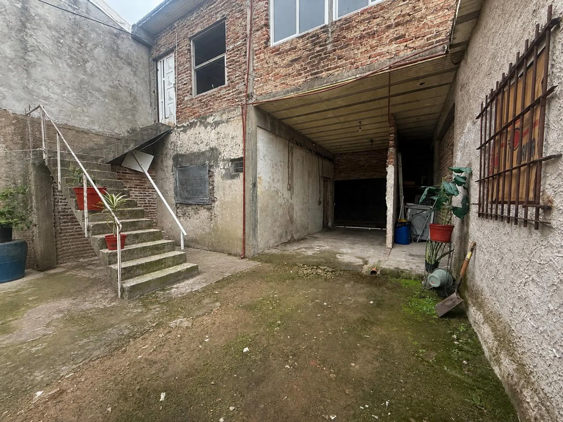 VENTA CASA MULTIFAMILIAR CON LOCAL ISIDRO CASANOVA foto 3