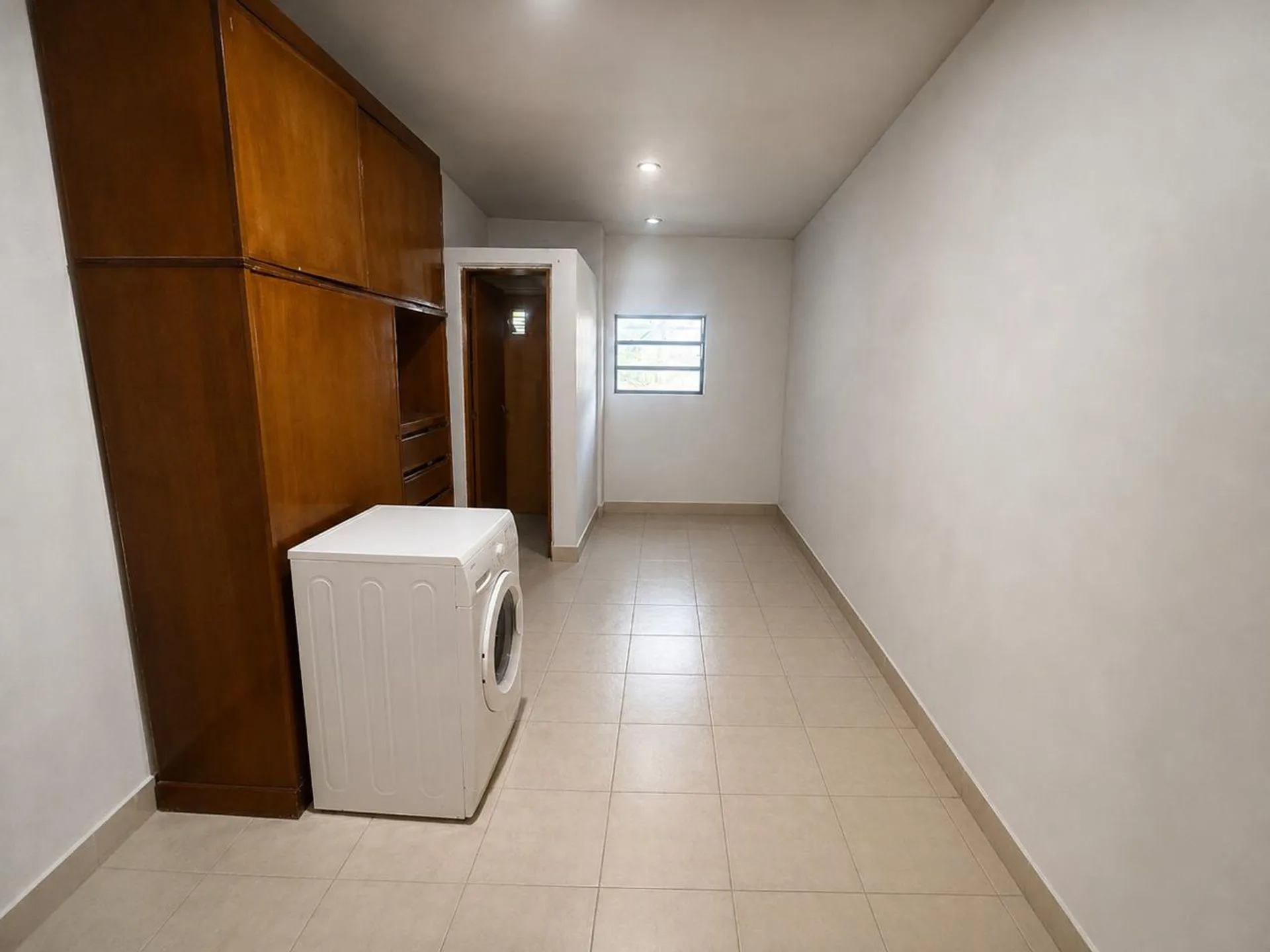 VENTA CASA MULTIFAMILIAR CON LOCAL ISIDRO CASANOVA foto 4