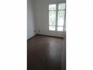Casa en 2 plantas, 3 ambientes con entrada de auto, NUEVA. foto 1