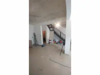 Casa en 2 plantas, 3 ambientes con entrada de auto, NUEVA. foto 2