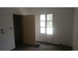 Casa en 2 plantas, 3 ambientes con entrada de auto, NUEVA. foto 4