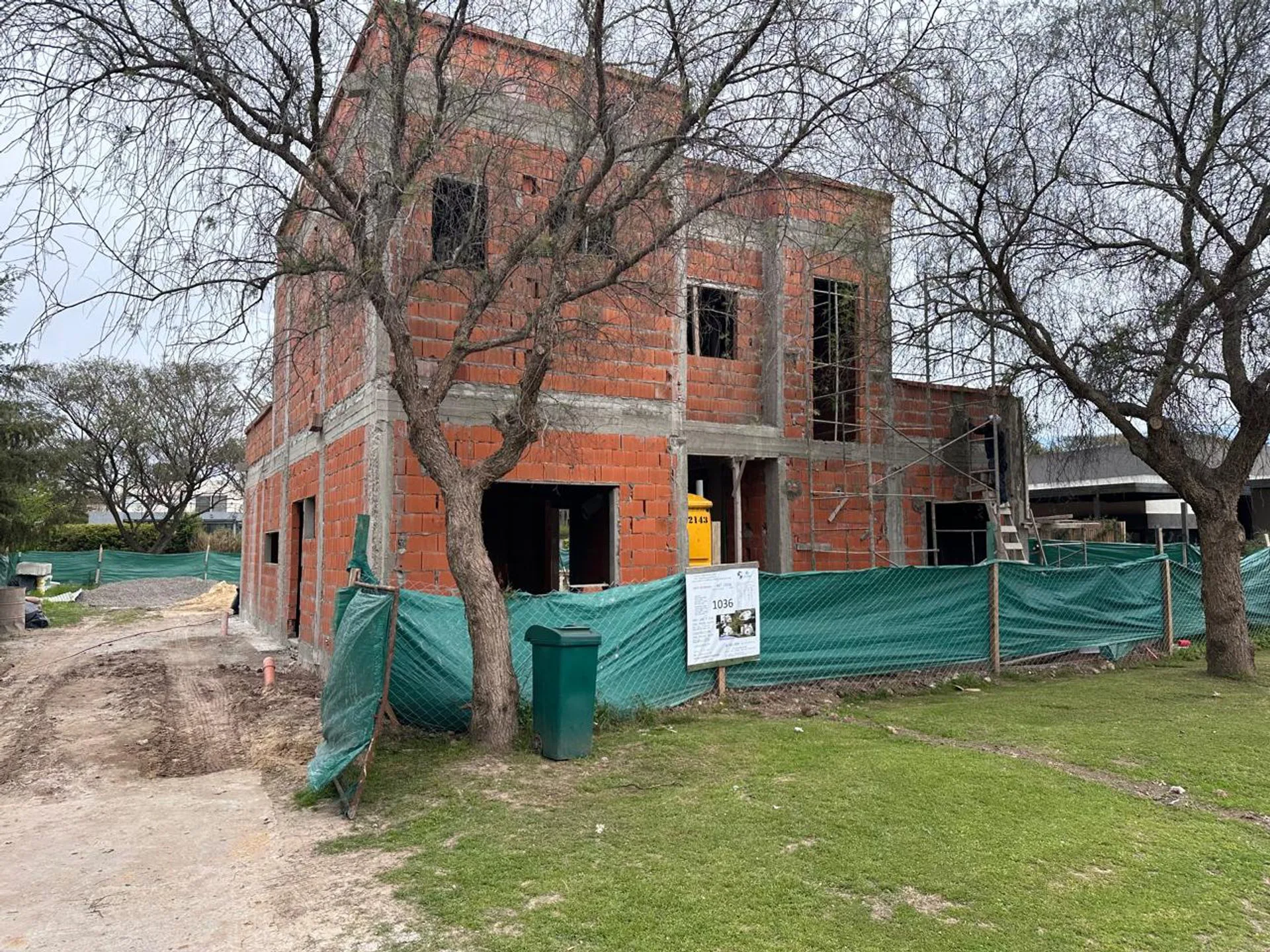 CASA EN VENTA  6 AMB EN 2 PLANTAS RASGOS MODERNOS foto 4
