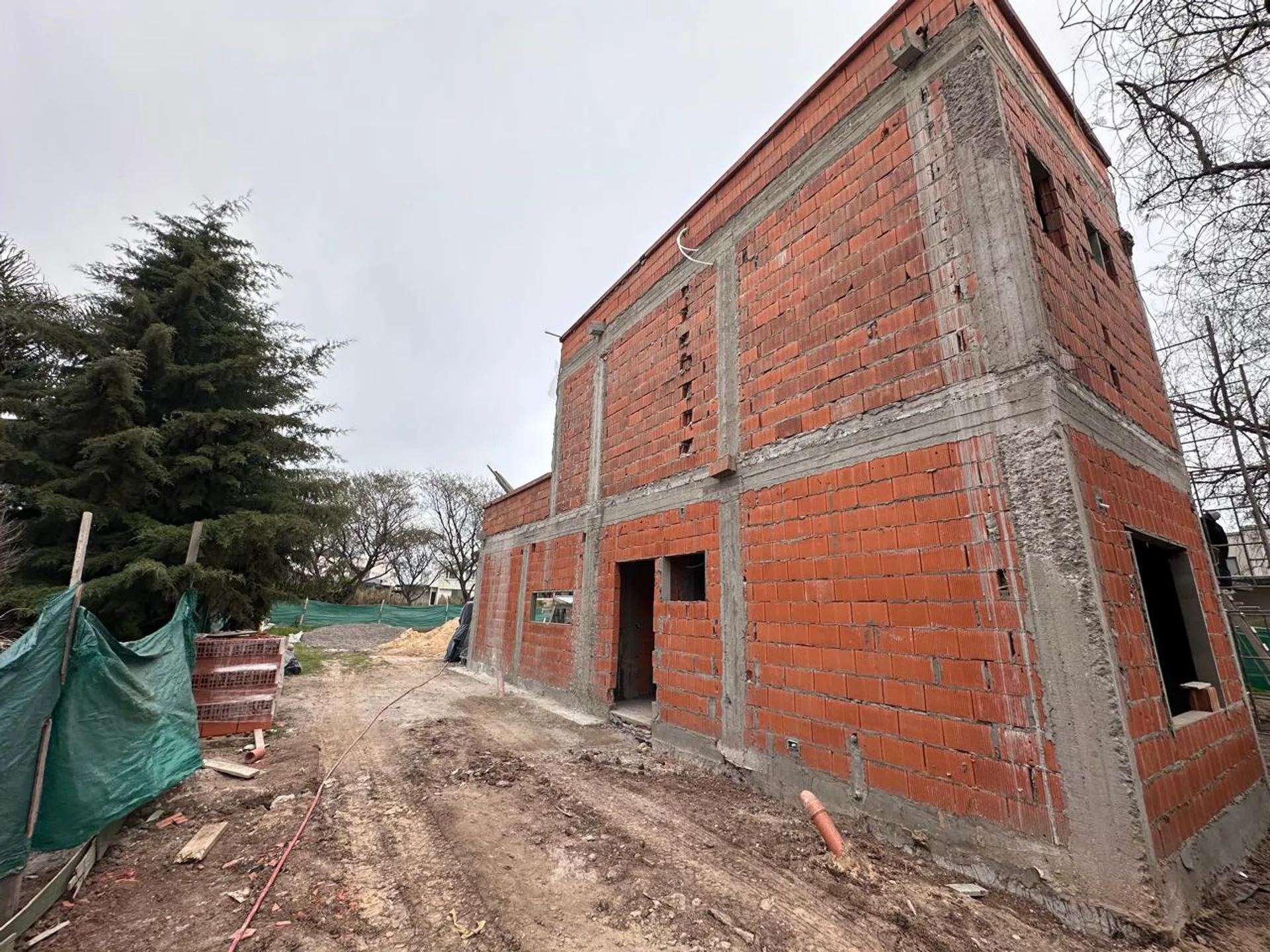 CASA EN VENTA  6 AMB EN 2 PLANTAS RASGOS MODERNOS foto 5