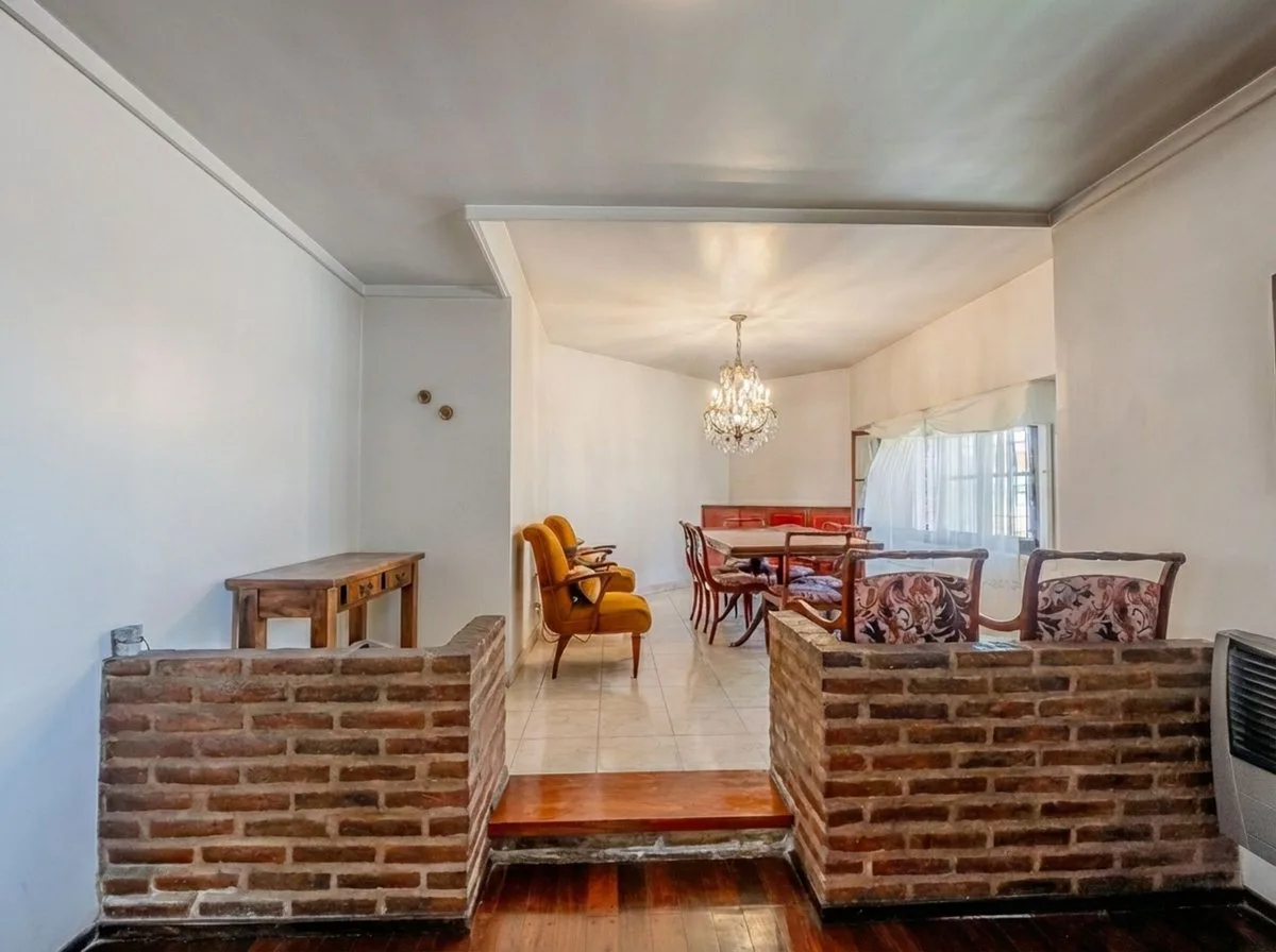 Venta Casa 4 ambientes, Olivos c/ pileta y cochera foto 5