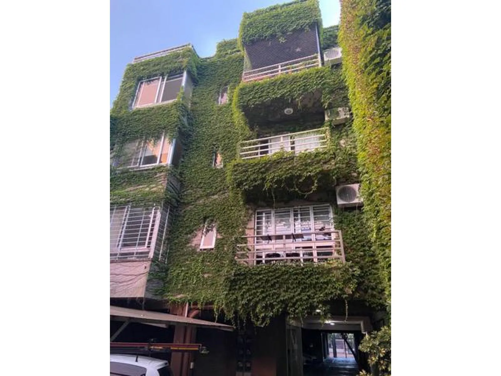 DEPARTAMENTO 2 AMB. AMPLIOS EDIFICIO DE CATEGORIA DE 3 PISOS foto 5