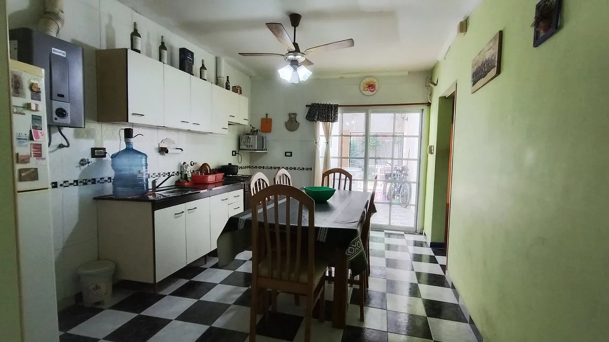 VENTA CASA DE 2 DORMI EN GRANADERO BAIGORRIA
