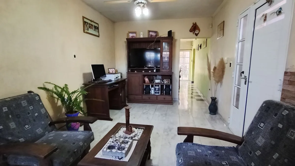 VENTA CASA DE 2 DORMI EN GRANADERO BAIGORRIA foto 2