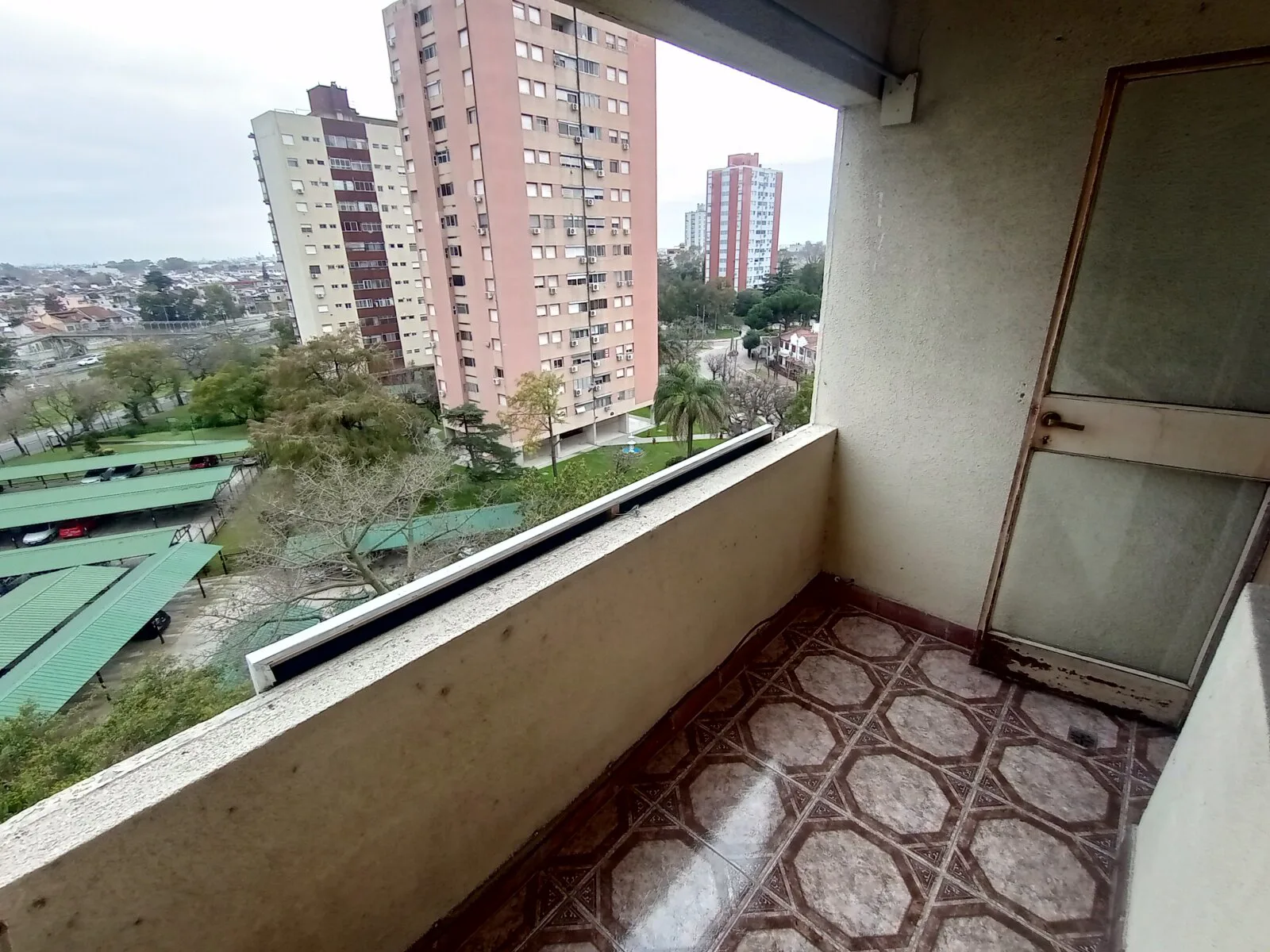 Departamento 3 ambiente con cochera Edificio 52 en Venta en Villa Celina foto 5