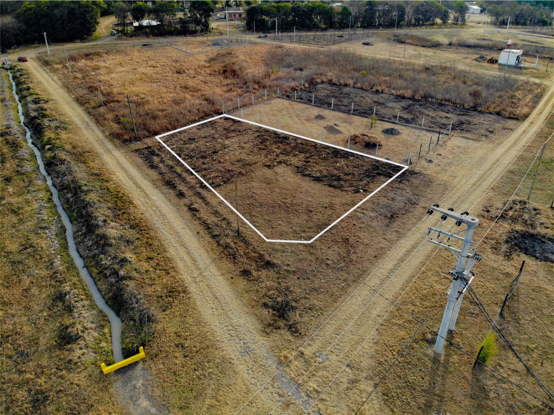 VENTA TERRENO EN  LOTEO LA CARLOTA foto 3