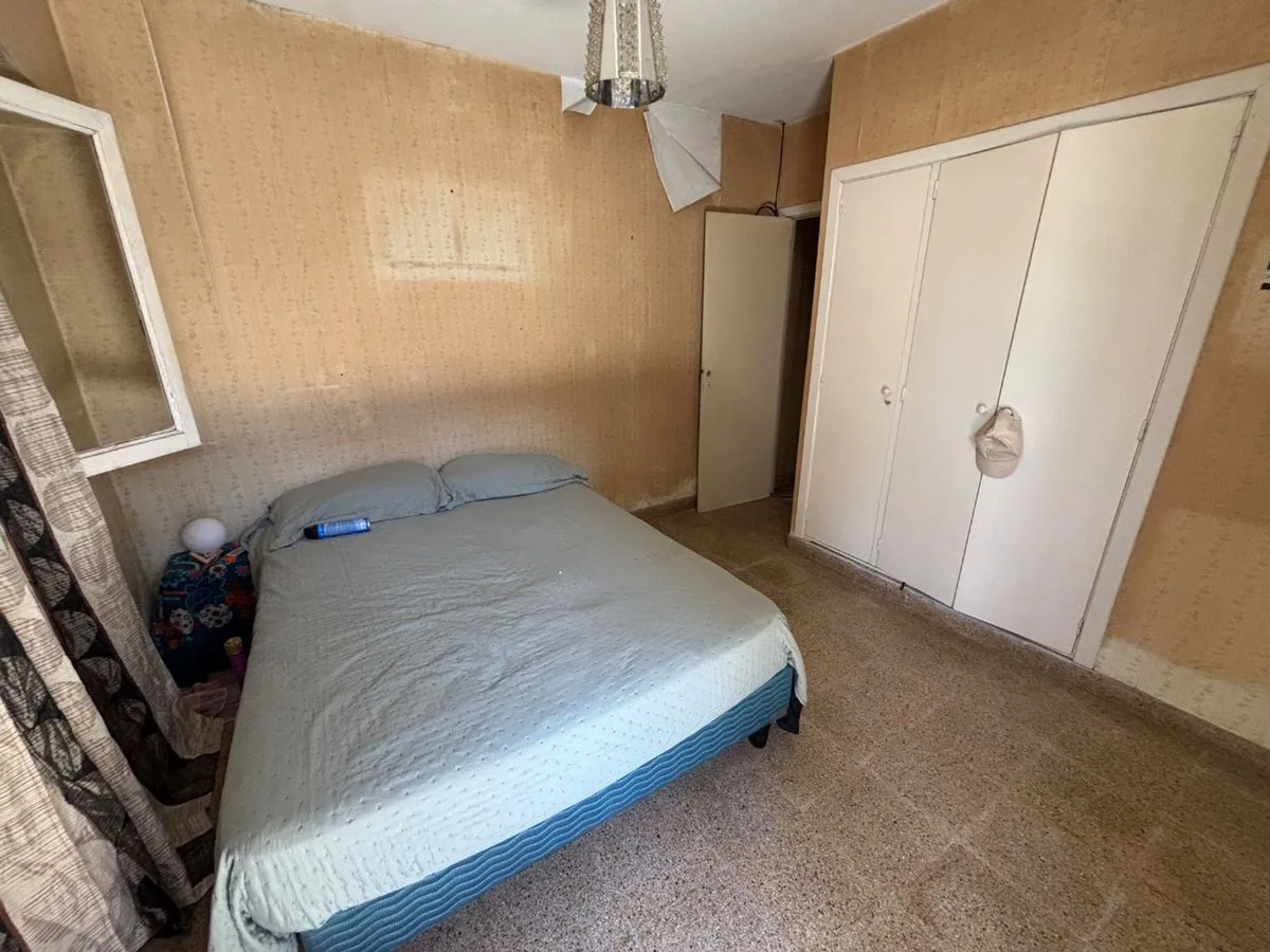 CASA EN VENTA 4 AMB EN QUEQUEN, A RECICLAR foto 2