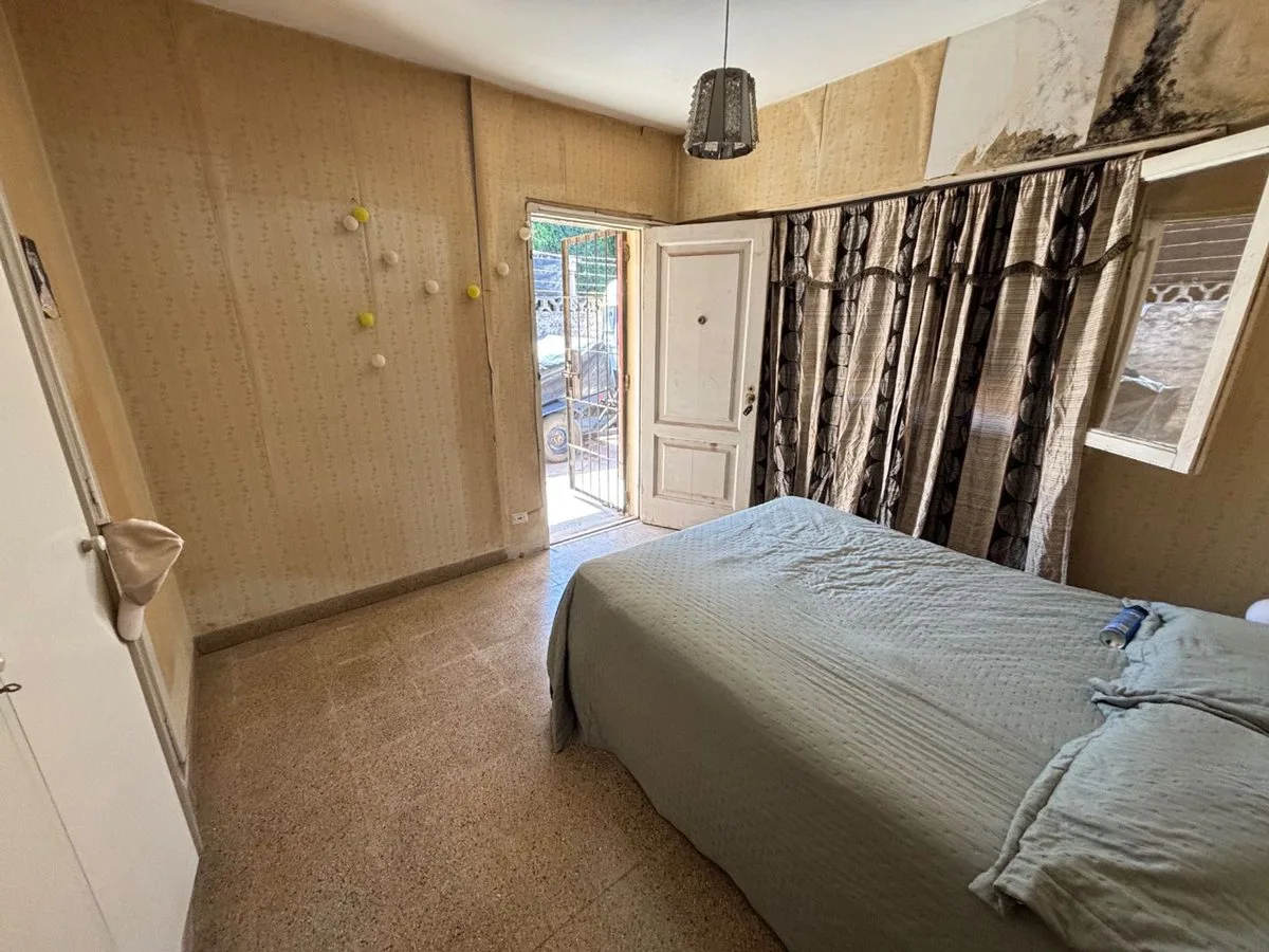 CASA EN VENTA 4 AMB EN QUEQUEN, A RECICLAR foto 3