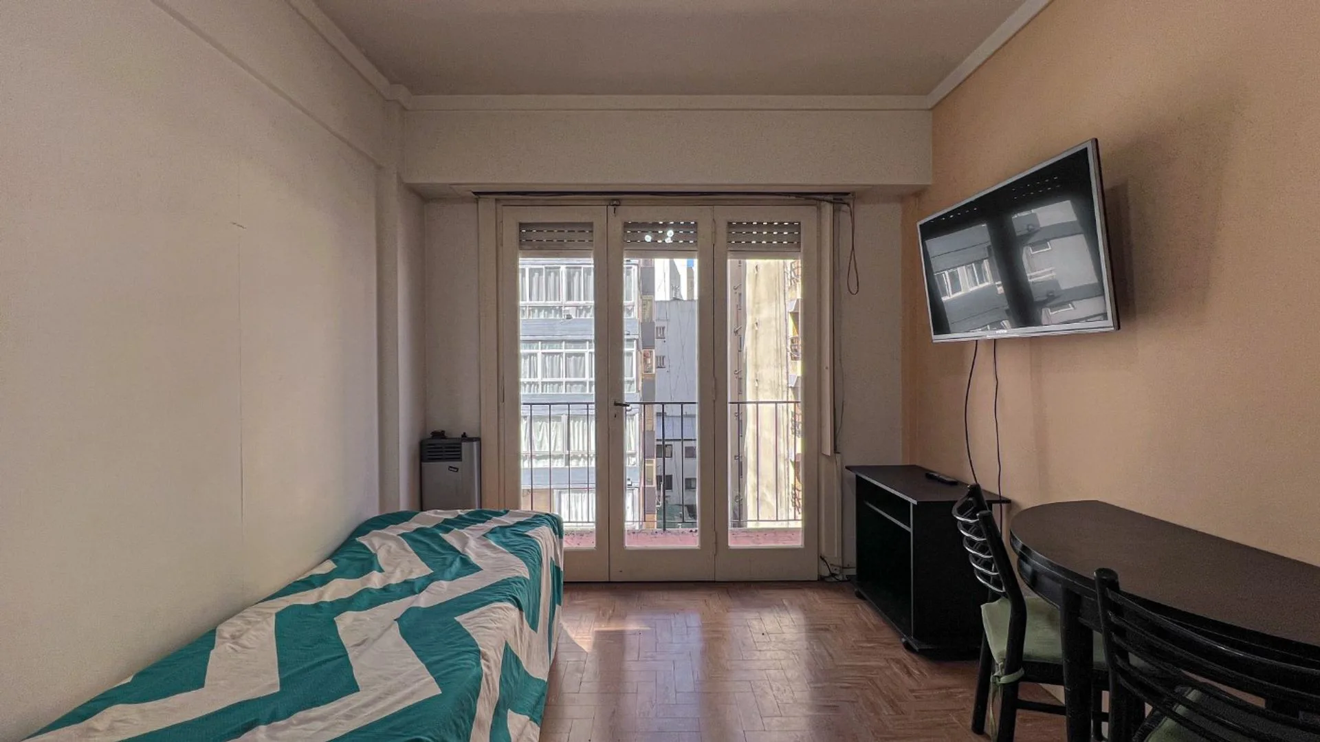 VENTA DEPARTAMENTO 2 AMB ALDREY AL FRENTE BALCON foto 2