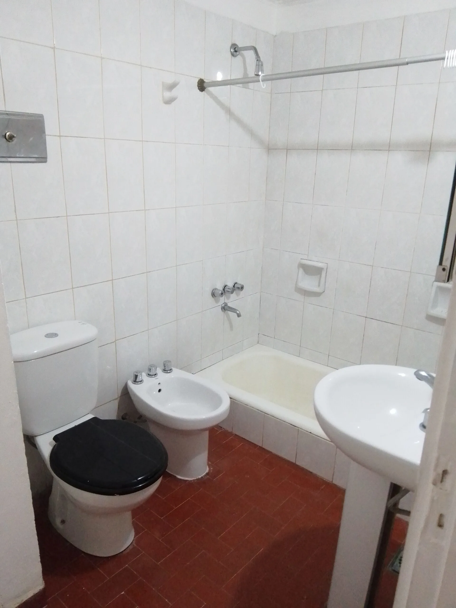 ALQUILER – CASA 3 DORMITORIOS – BARRIO CENTRO foto 5