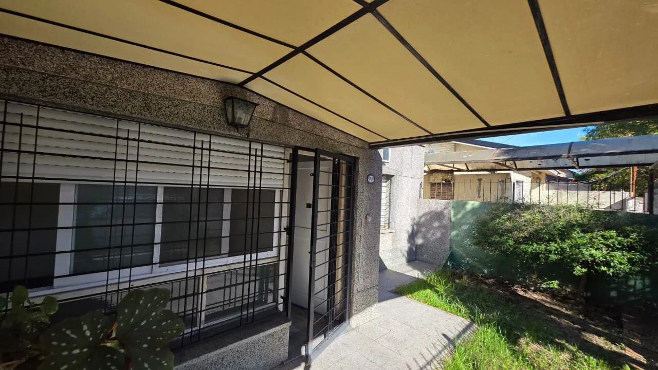 CASA 4 AMBIENTES EN VENTA EN CASTELAR NORTE foto 3