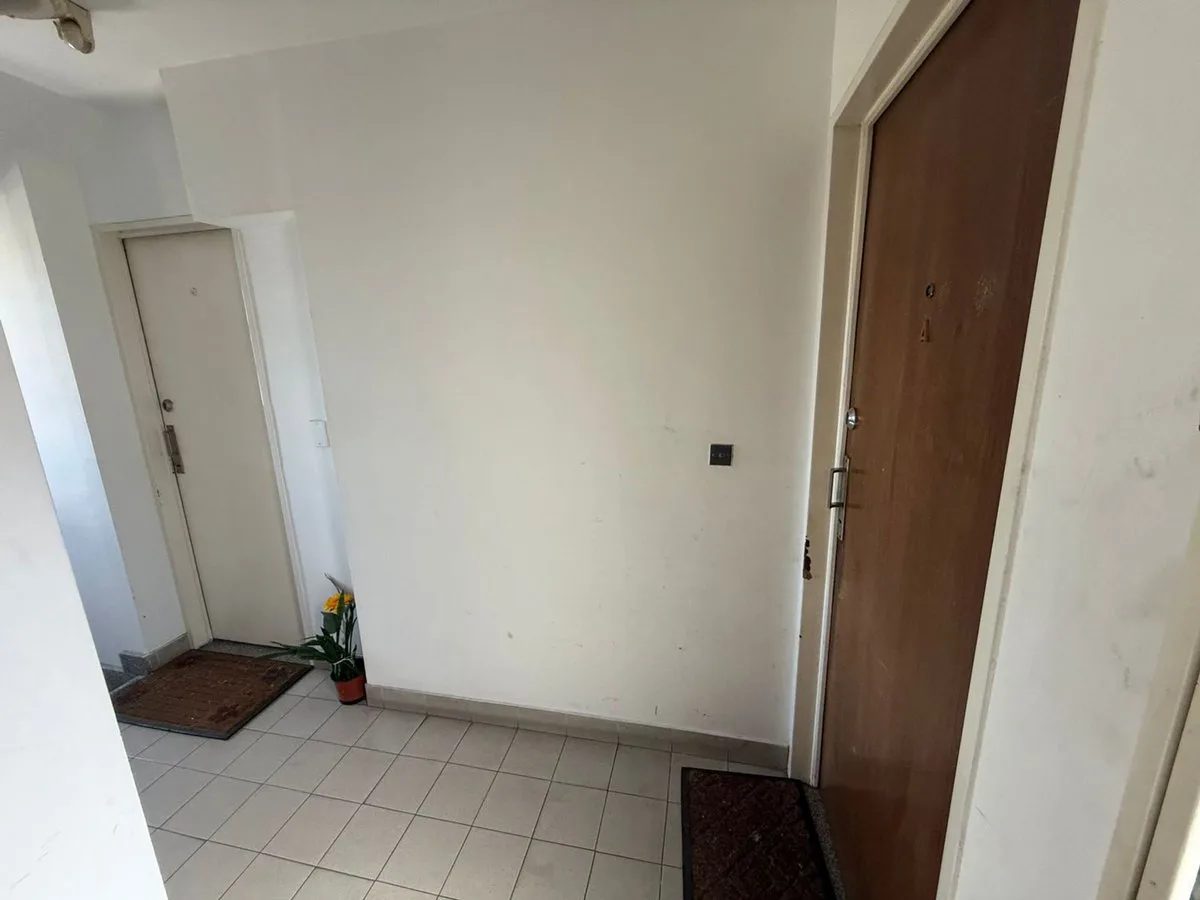 VENTA DEPARTAMENTO 6 AMBIENTES MORON CENTRO foto 3