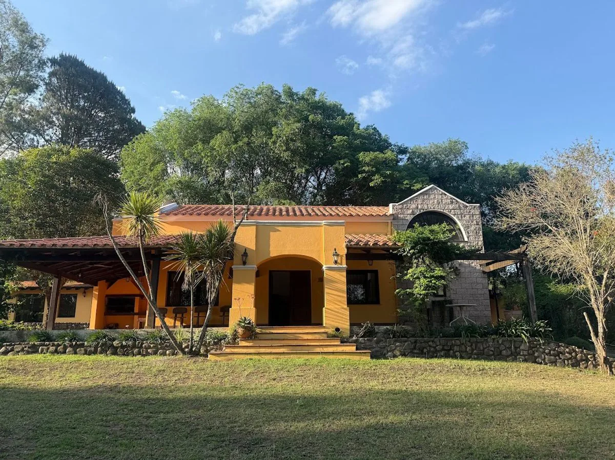 VENTA EXC CASA EN VAQUEROS, PILETA, QUINCHO Y JARD foto 2