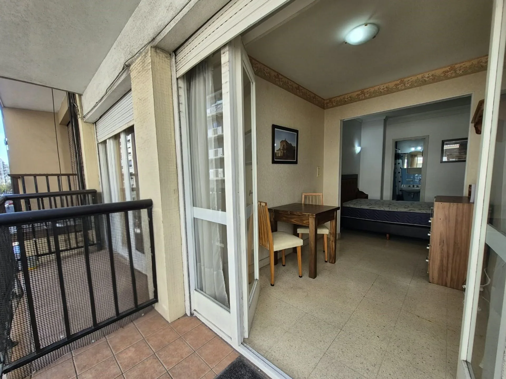Venta Monoambiente con balcón zona Plaza Colón foto 2