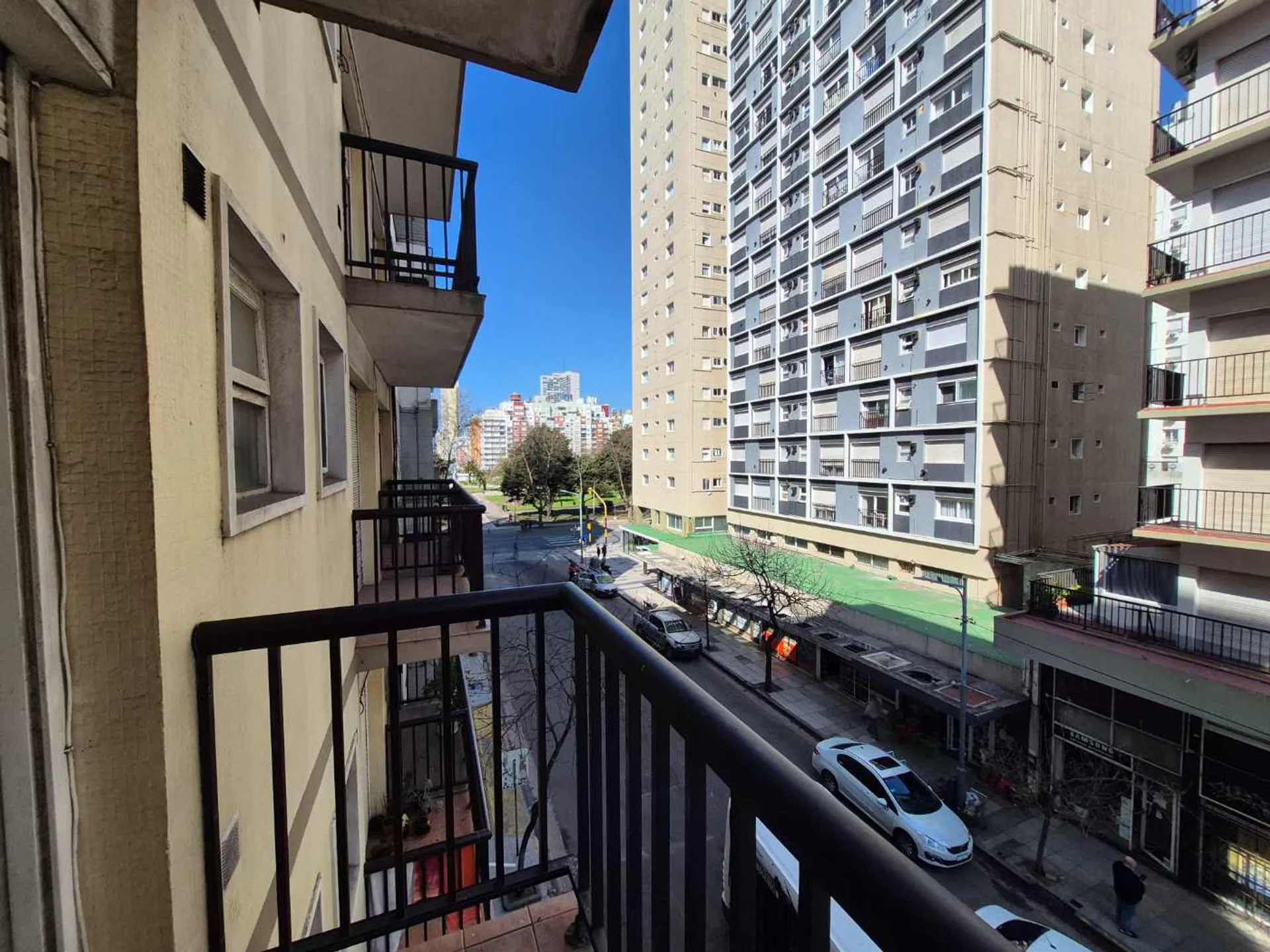Venta Monoambiente con balcón zona Plaza Colón foto 3