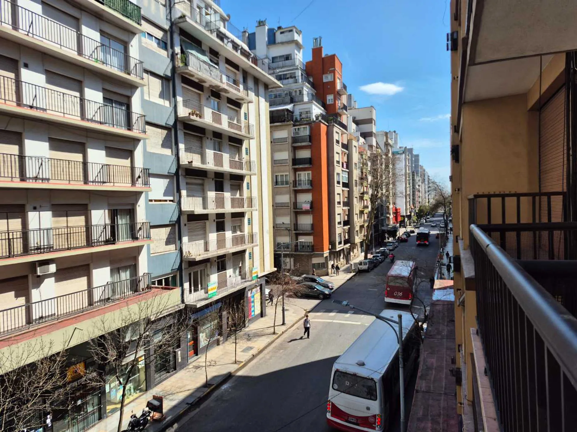 Venta Monoambiente con balcón zona Plaza Colón foto 4