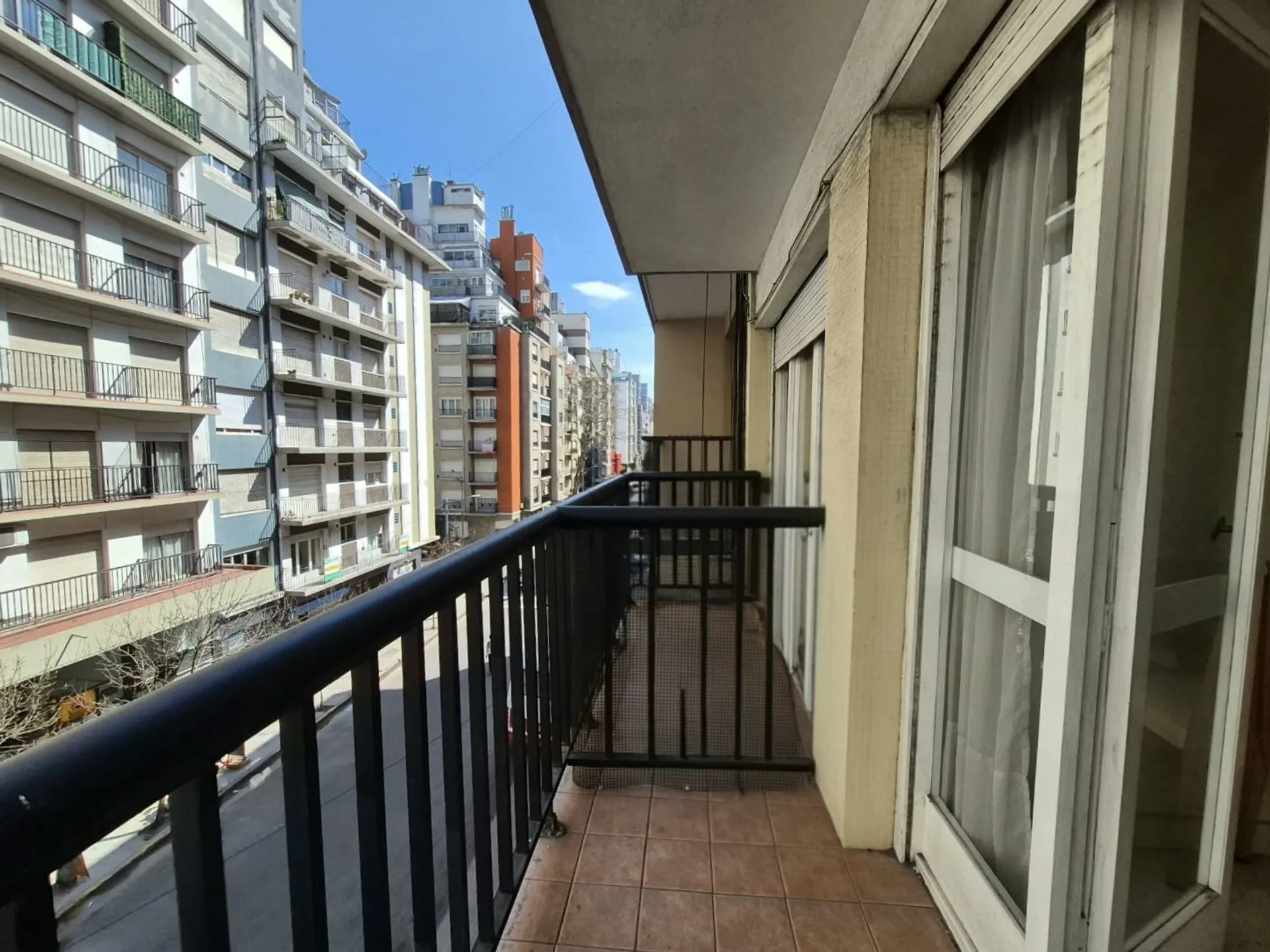 Venta Monoambiente con balcón zona Plaza Colón foto 5