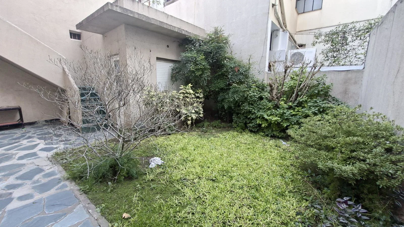 Terreno en venta con construcción - Saavedra foto 2