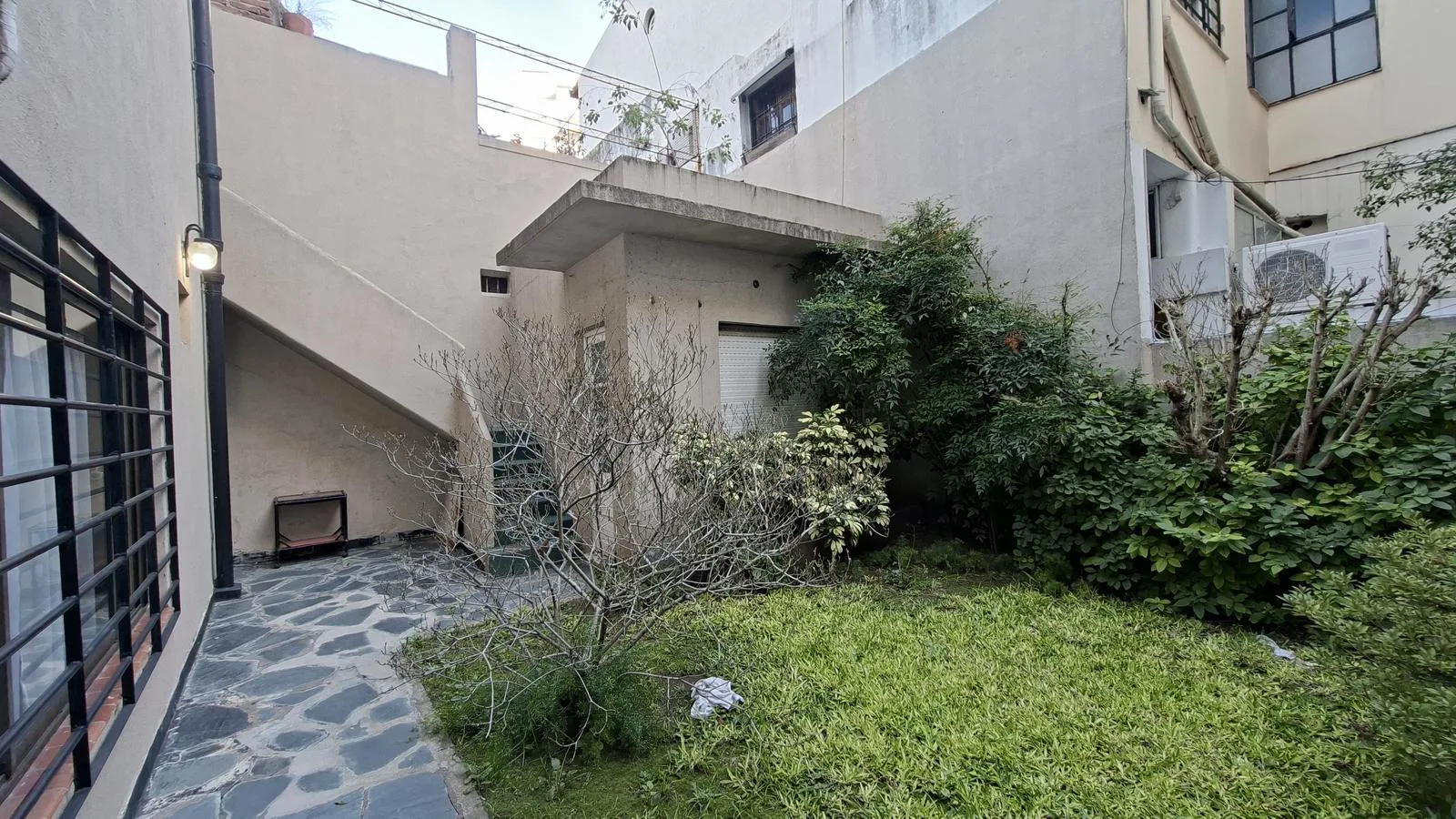 Terreno en venta con construcción - Saavedra foto 3