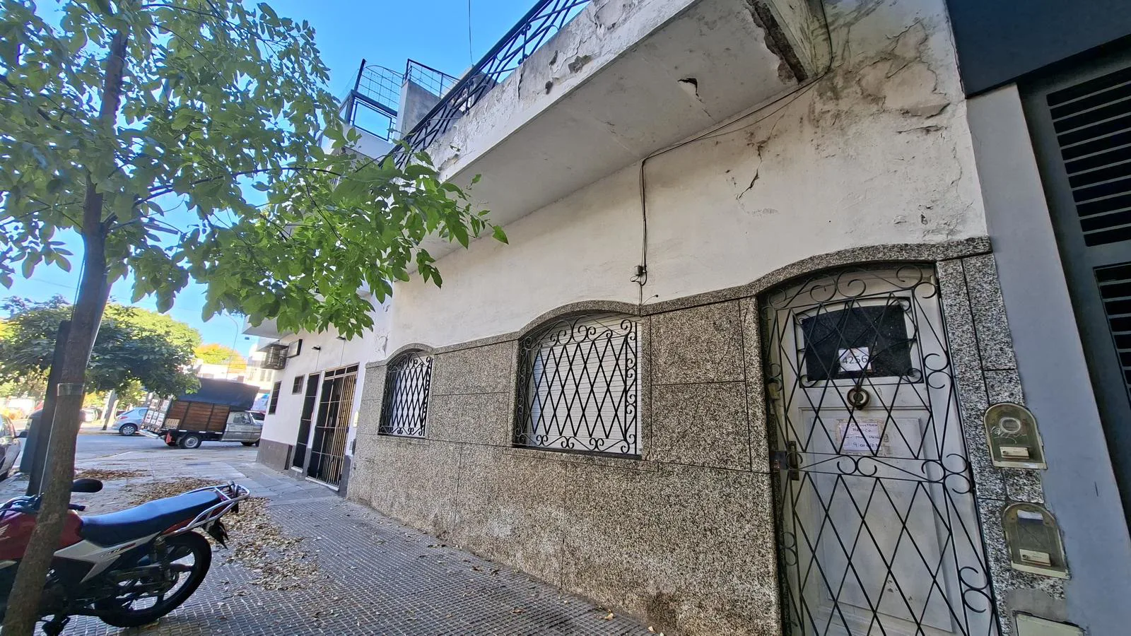 Terreno en venta con construcción - Saavedra foto 4