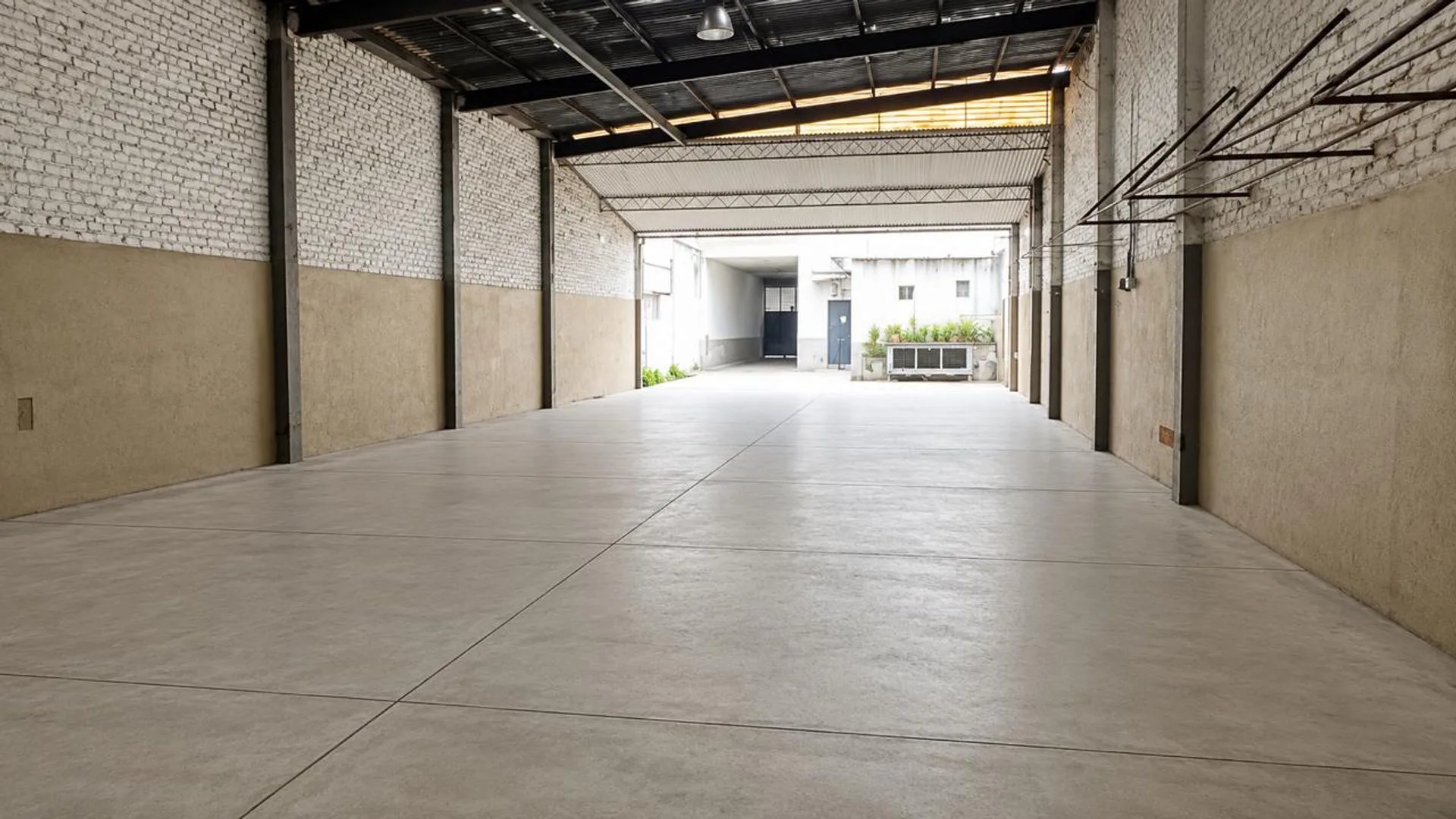 VENTA GALPON DEPOSITO CON LOCAL COMERCIAL