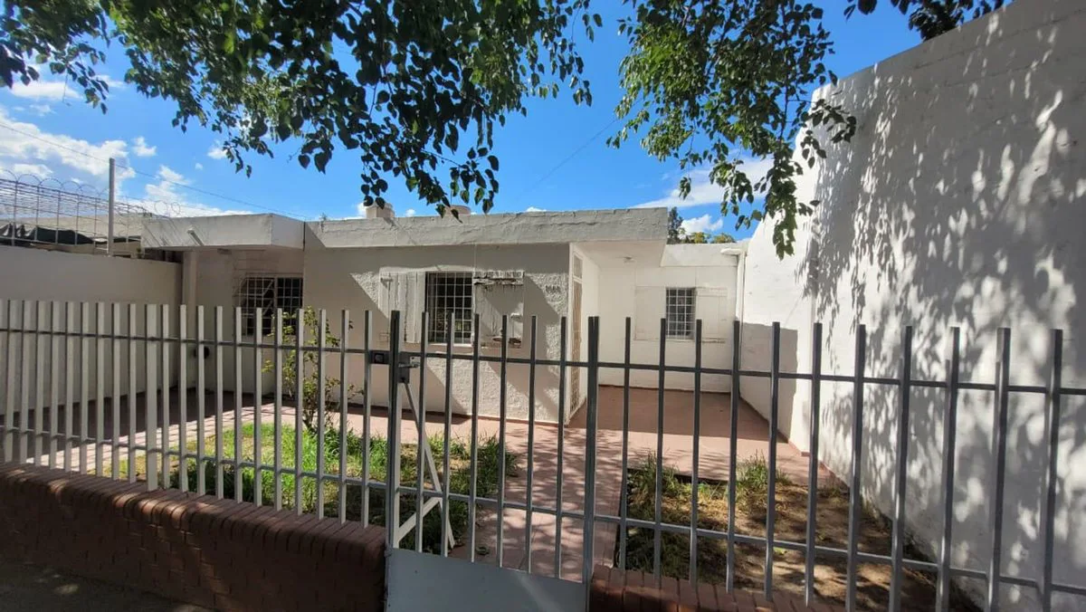 CASA EN VENTA-4 DORMITORIOS-SAN JOSE-APTA CRÉDITO foto 2