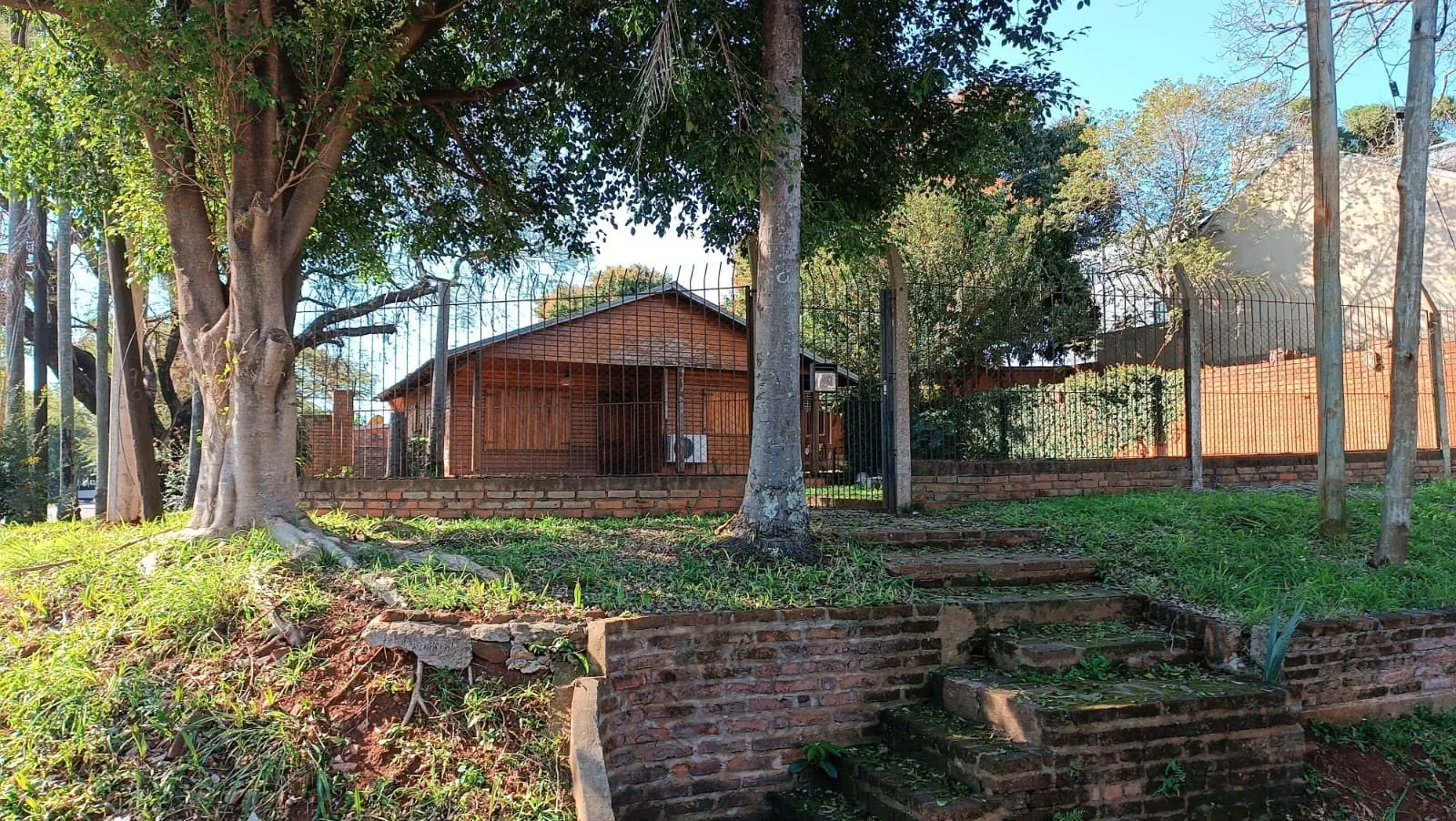 Vendo o Permuto Chalet con amplio terreno Bermudez y Suiza foto 2