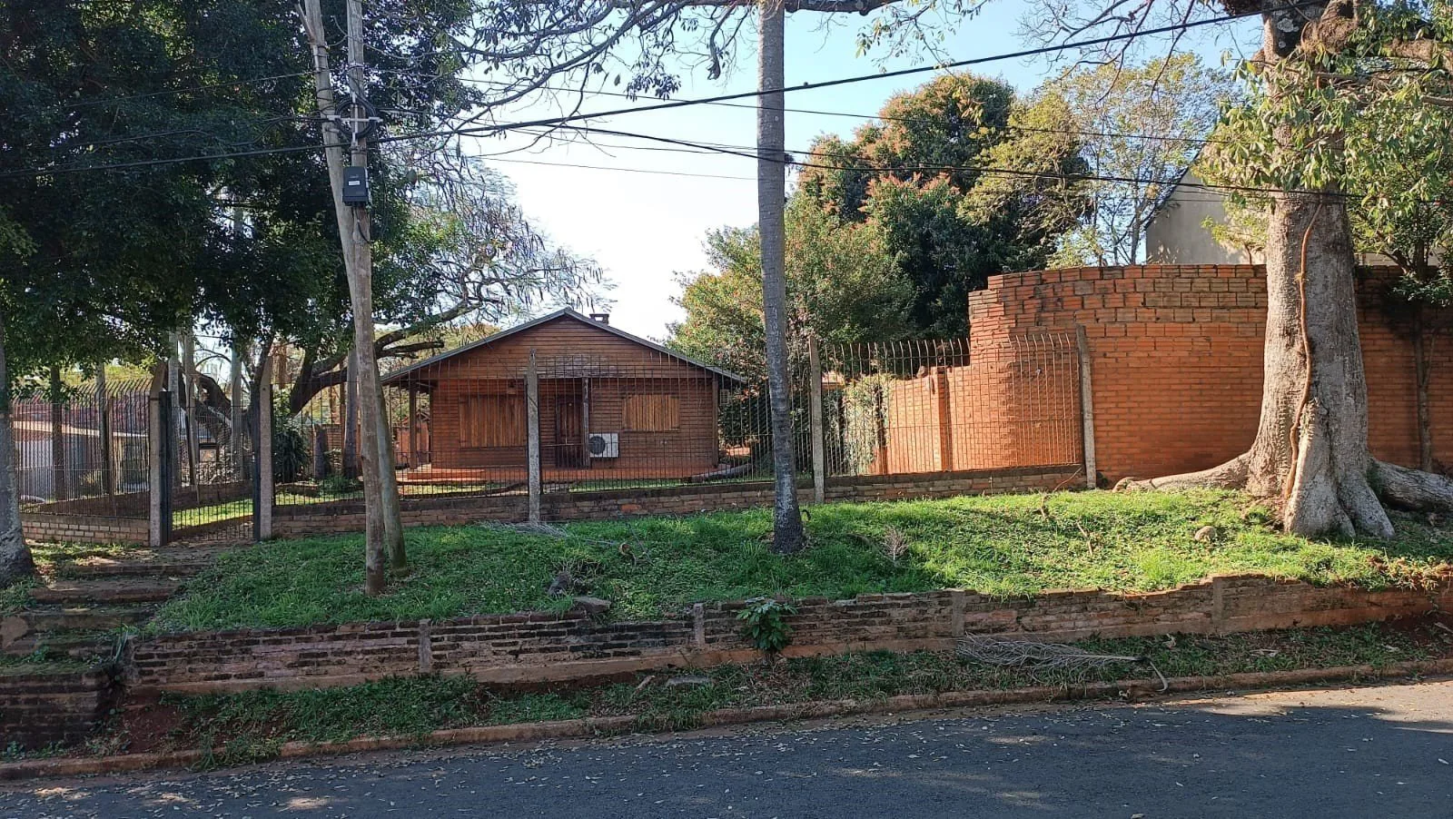 Vendo o Permuto Chalet con amplio terreno Bermudez y Suiza foto 4