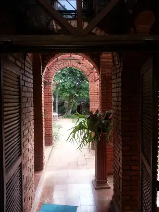 Lindísima casa Bo.Patoty en dos plantas, detalles de gran jerarquía.en mármol y espejos.-3 dormitorios, 2 baños- foto 4