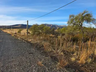 TERRENO EN ENTORNO NATURAL CON ENERGÍA ELÉCTRICA foto 5