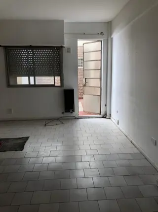 Monoambiente primer piso con patio en Villa Luzuriaga, bajas expensas foto 3