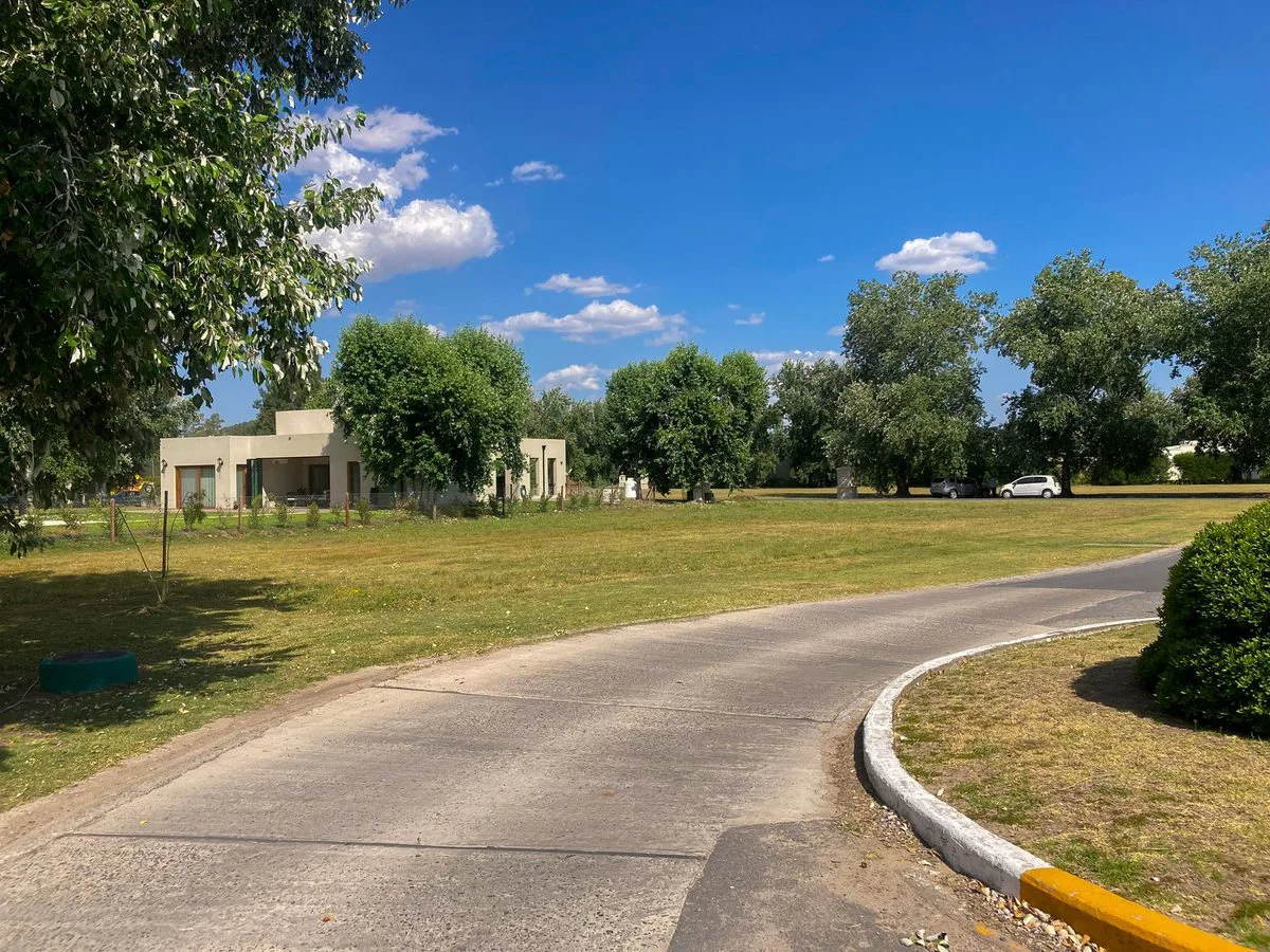 LOTE INTERNO EN VENTA SAN ELISEO COUNTRY & GOLF foto 2