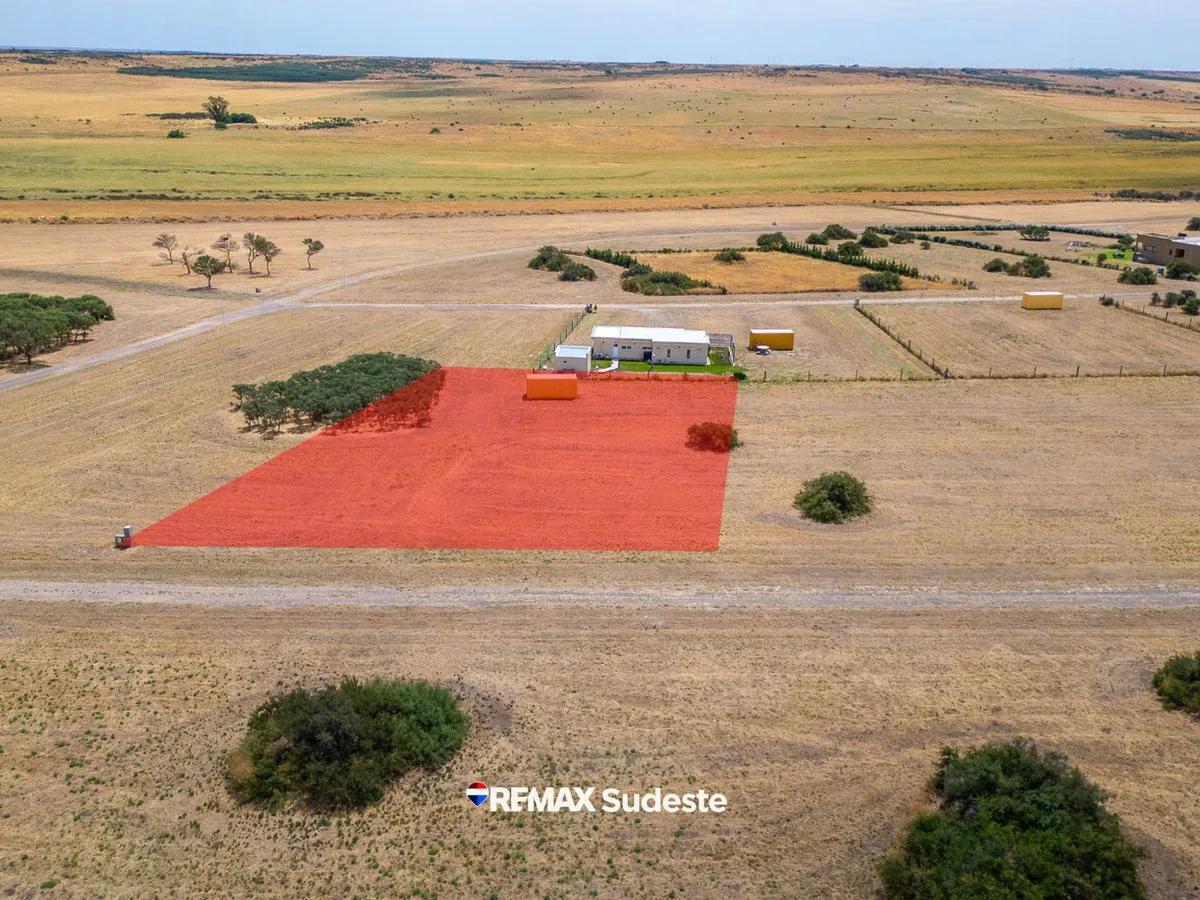 SE VENDE Lote de 2600 m2 en Barrio LA HUELLA foto 5