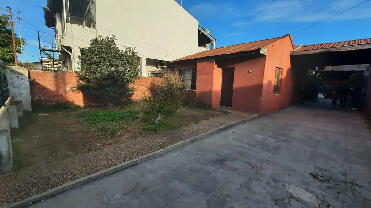 VENTA CASA 3 AMBIENTES VILLA BALLESTER A RECICLAR foto 2