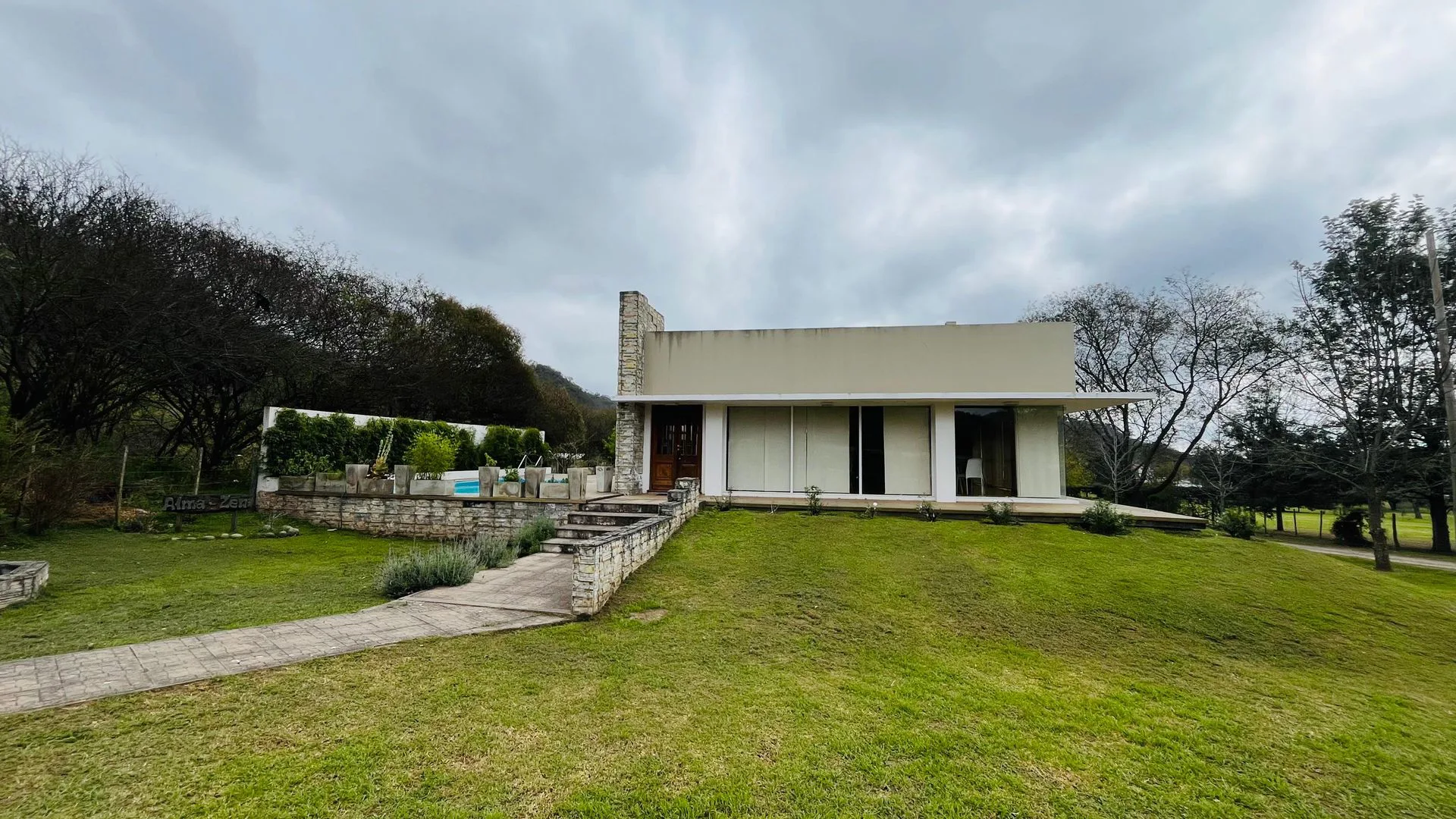 VENTA DE CASA BOUTIQUE (AMOBLADA) C/PILETA EN RACO