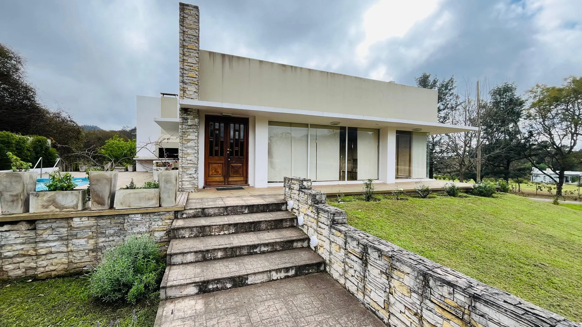 VENTA DE CASA BOUTIQUE (AMOBLADA) C/PILETA EN RACO foto 3
