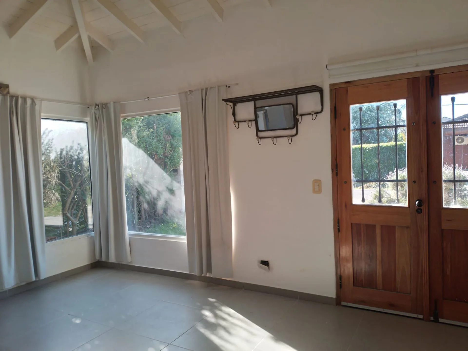 CASA 3 AMBIENTES EN ALQUILER COUNTRY INDIO CUA foto 3