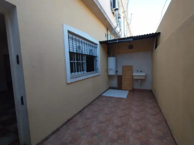 EXCELENTE DEPARTAMENTOS DE 2 AMBIENTES AMPLIOS EN PLANTA BAJA CON PATIO Y LAVADERO.