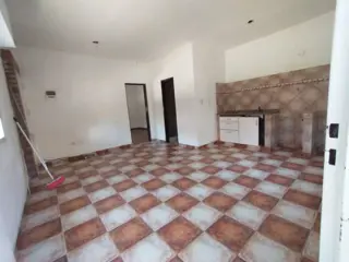 EXCELENTE DEPARTAMENTOS DE 2 AMBIENTES AMPLIOS EN PLANTA BAJA CON PATIO Y LAVADERO. foto 2