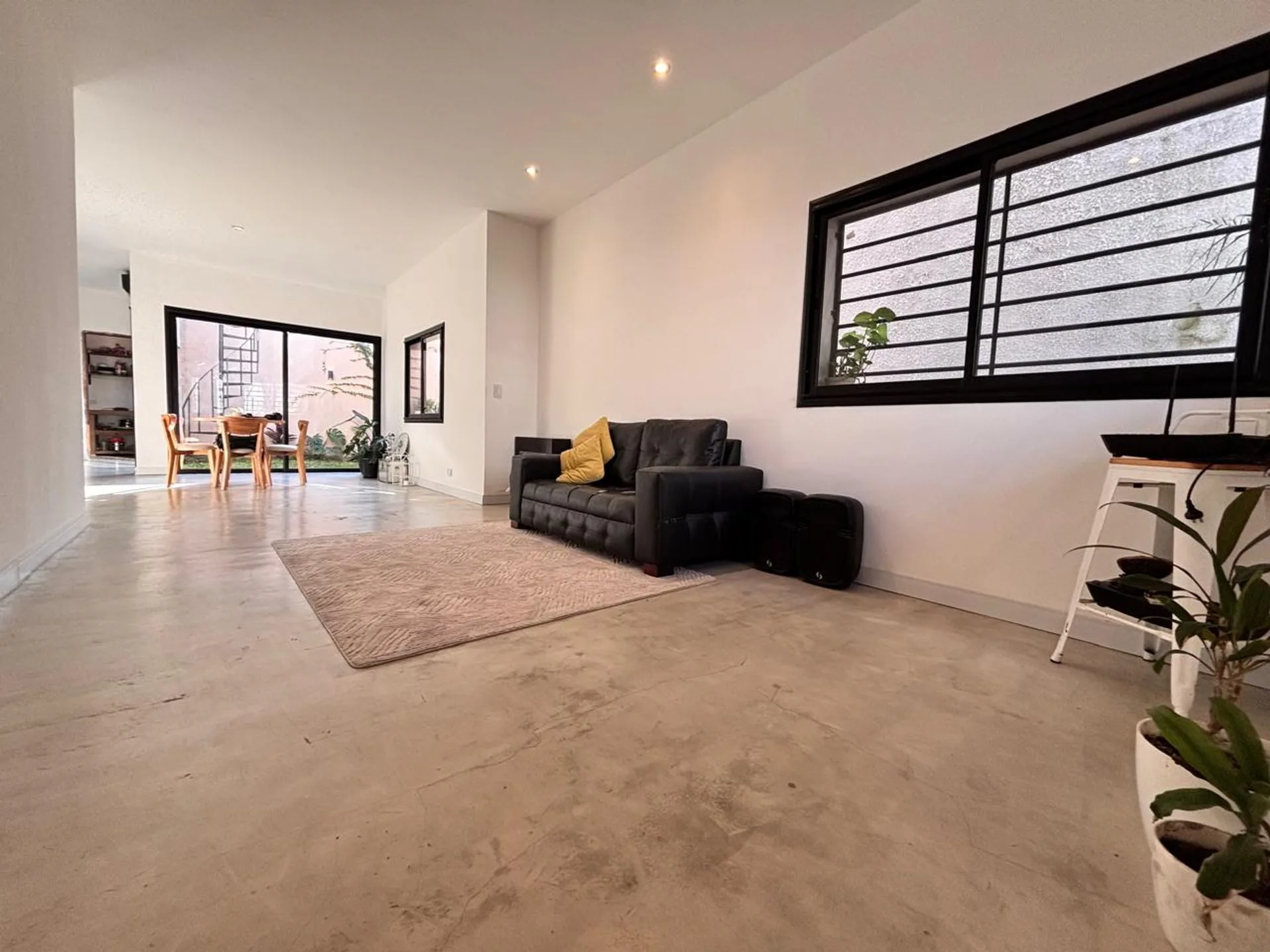 CASA EN VENTA LAS LOMITAS-EXCELENTE ESTADO foto 2