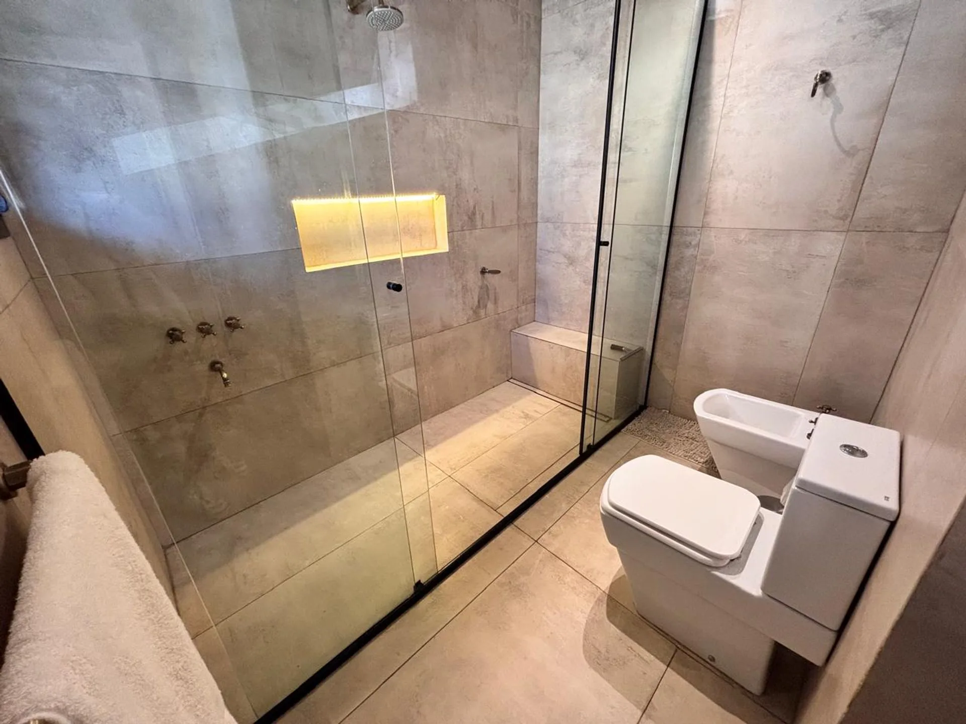 CASA EN VENTA LAS LOMITAS-EXCELENTE ESTADO foto 5