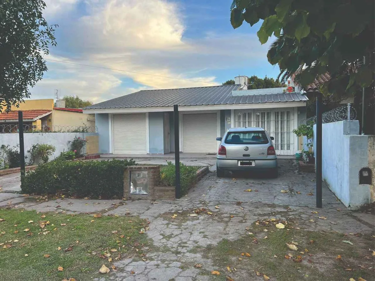 VENTA CASA DE 3 AMB. CON PARQUE APTO CREDITO foto 2