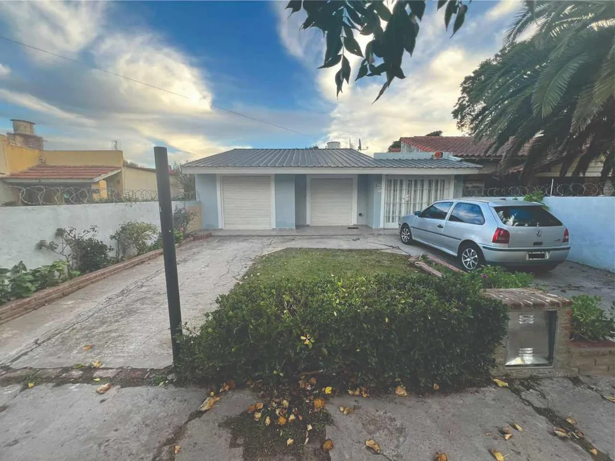 VENTA CASA DE 3 AMB. CON PARQUE APTO CREDITO foto 3