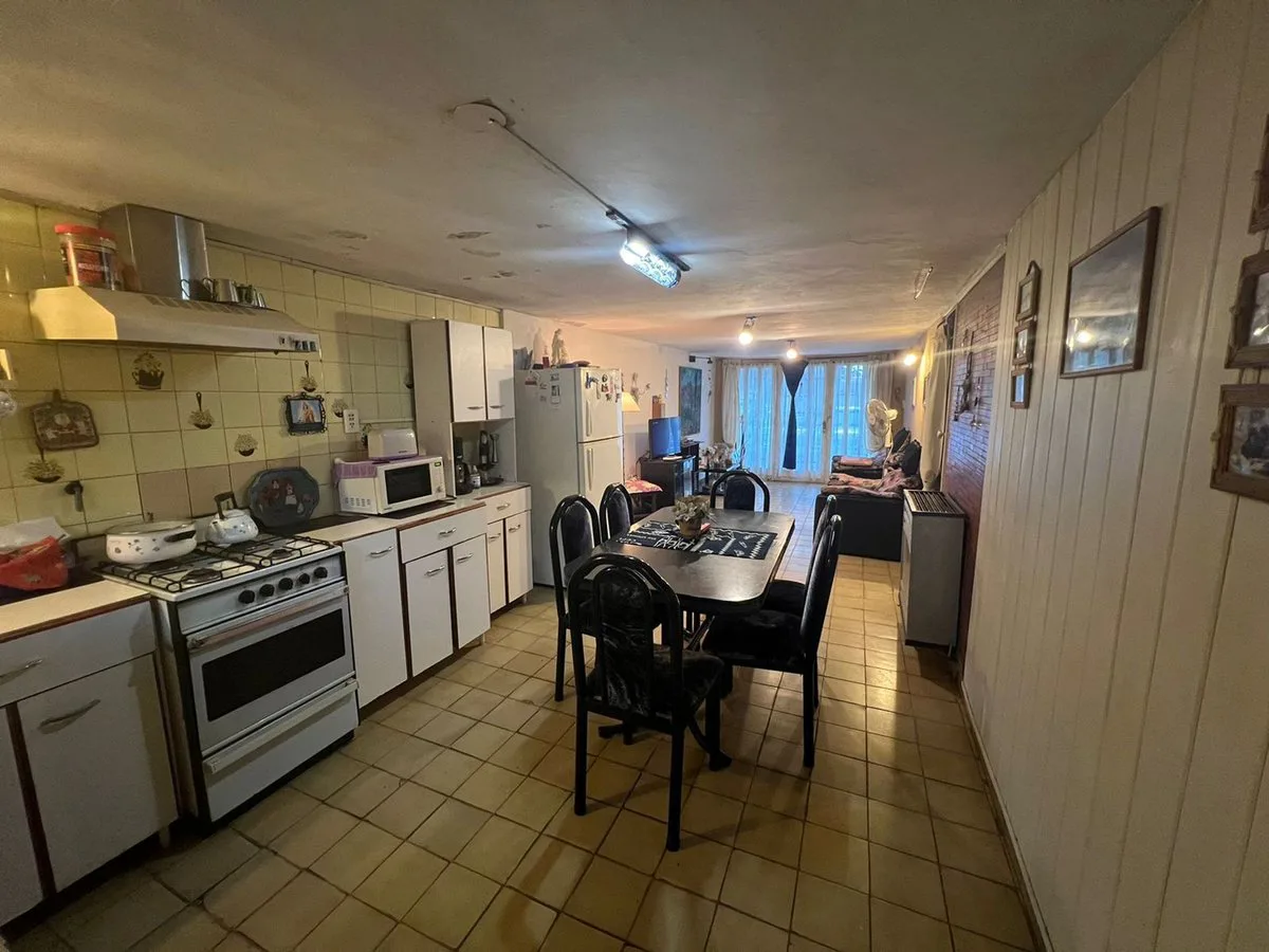 VENTA CASA DE 3 AMB. CON PARQUE APTO CREDITO foto 4