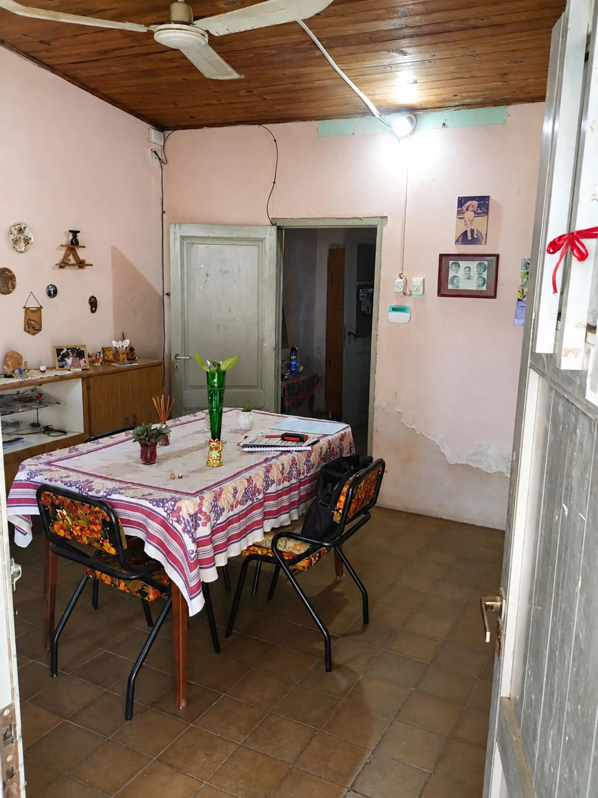 SE VENDE CASA CON EXCELENTE UBICACION foto 2