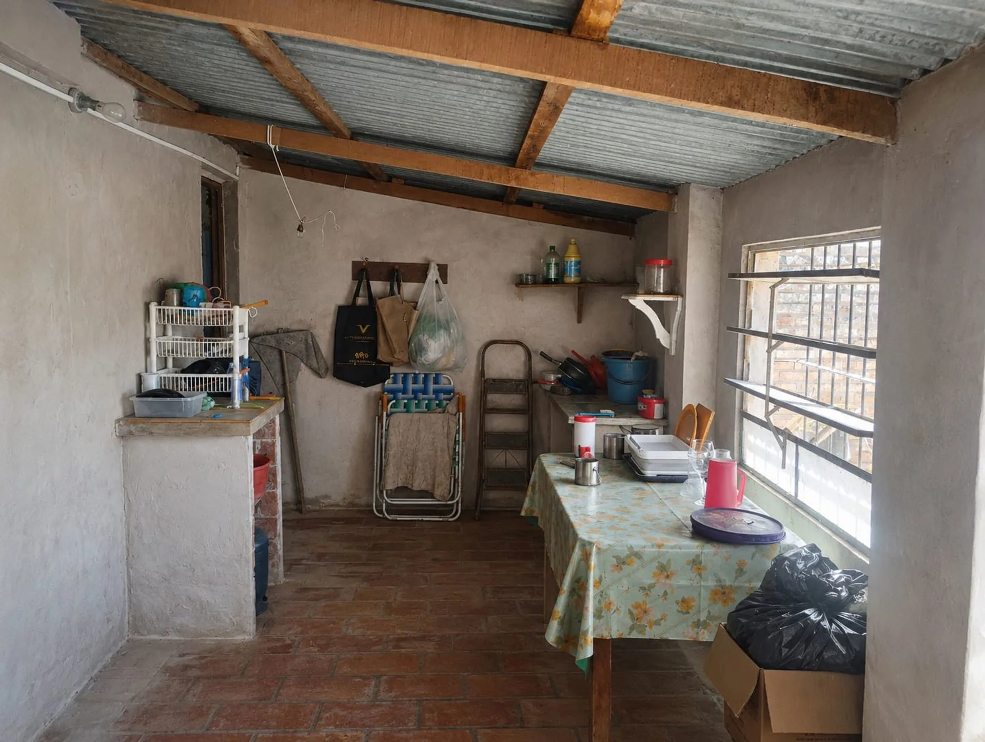 SE VENDE CASA CON EXCELENTE UBICACION foto 4